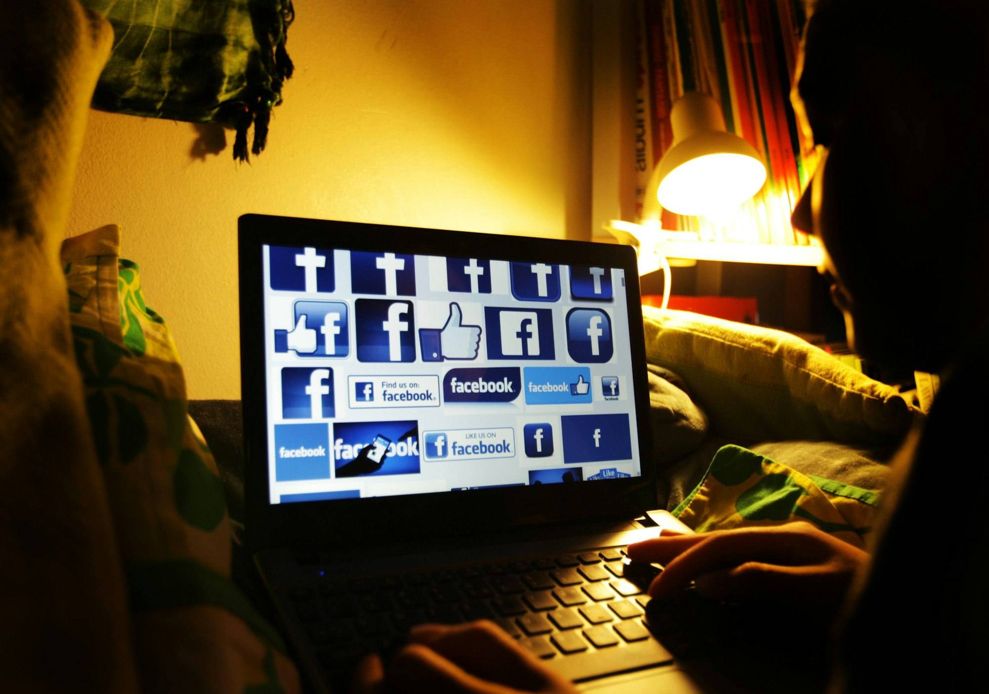 Frau Zimmer Facebook Computer