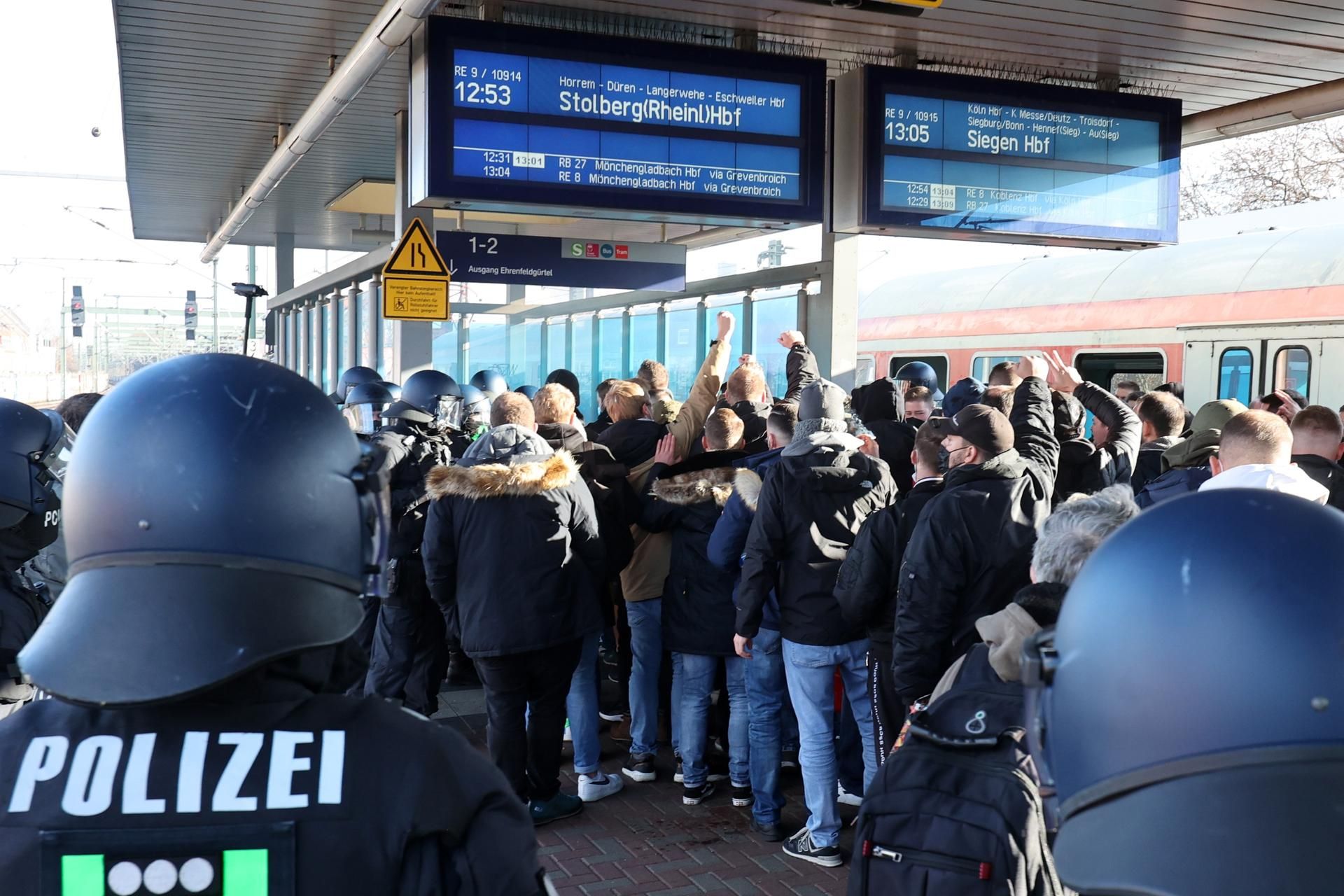 Sonderzug Derby Polizei