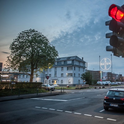 Bayer-Kreuz Rote Ampel Leverkusen