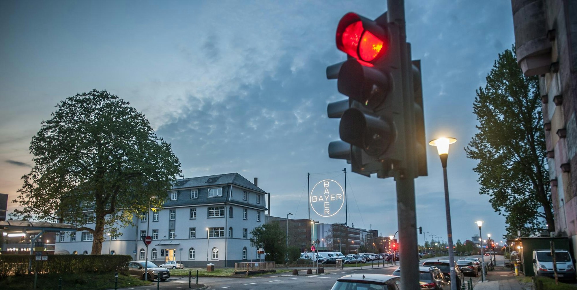 Bayer-Kreuz Rote Ampel Leverkusen