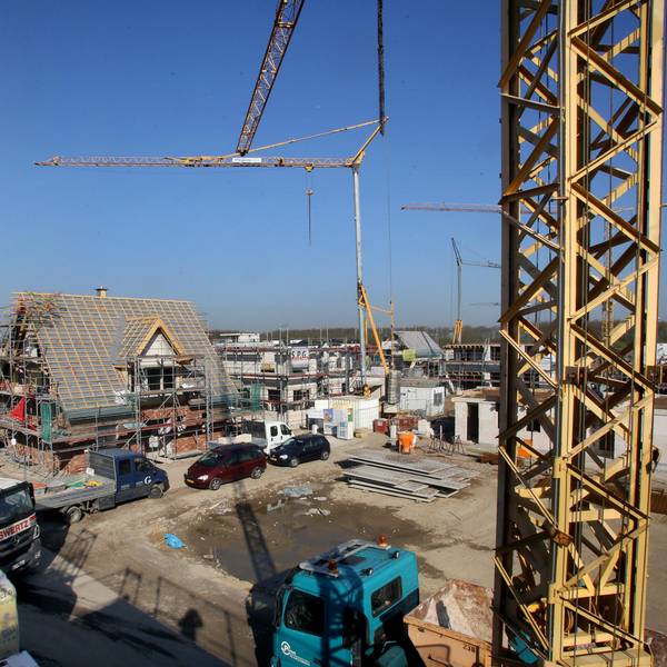 Neubaugebiet_Baustelle_Kräne_Symbolbild