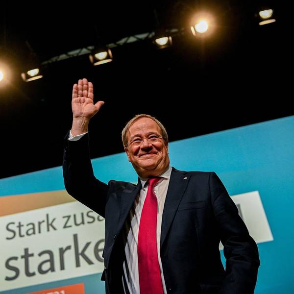 Laschet winkt