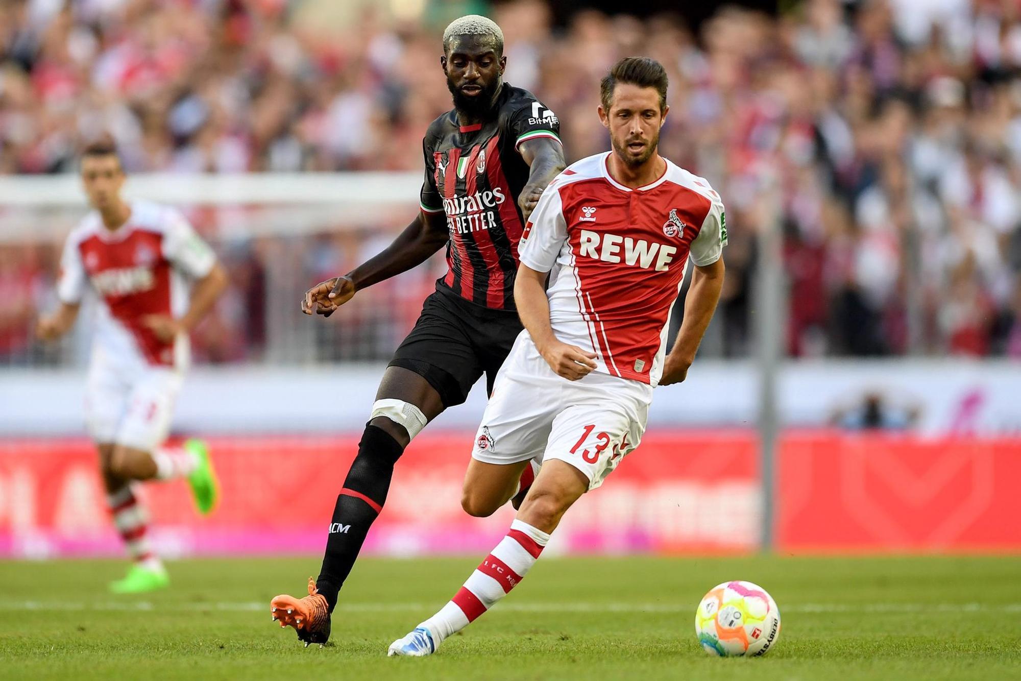 Uth am Ball gegen Milan