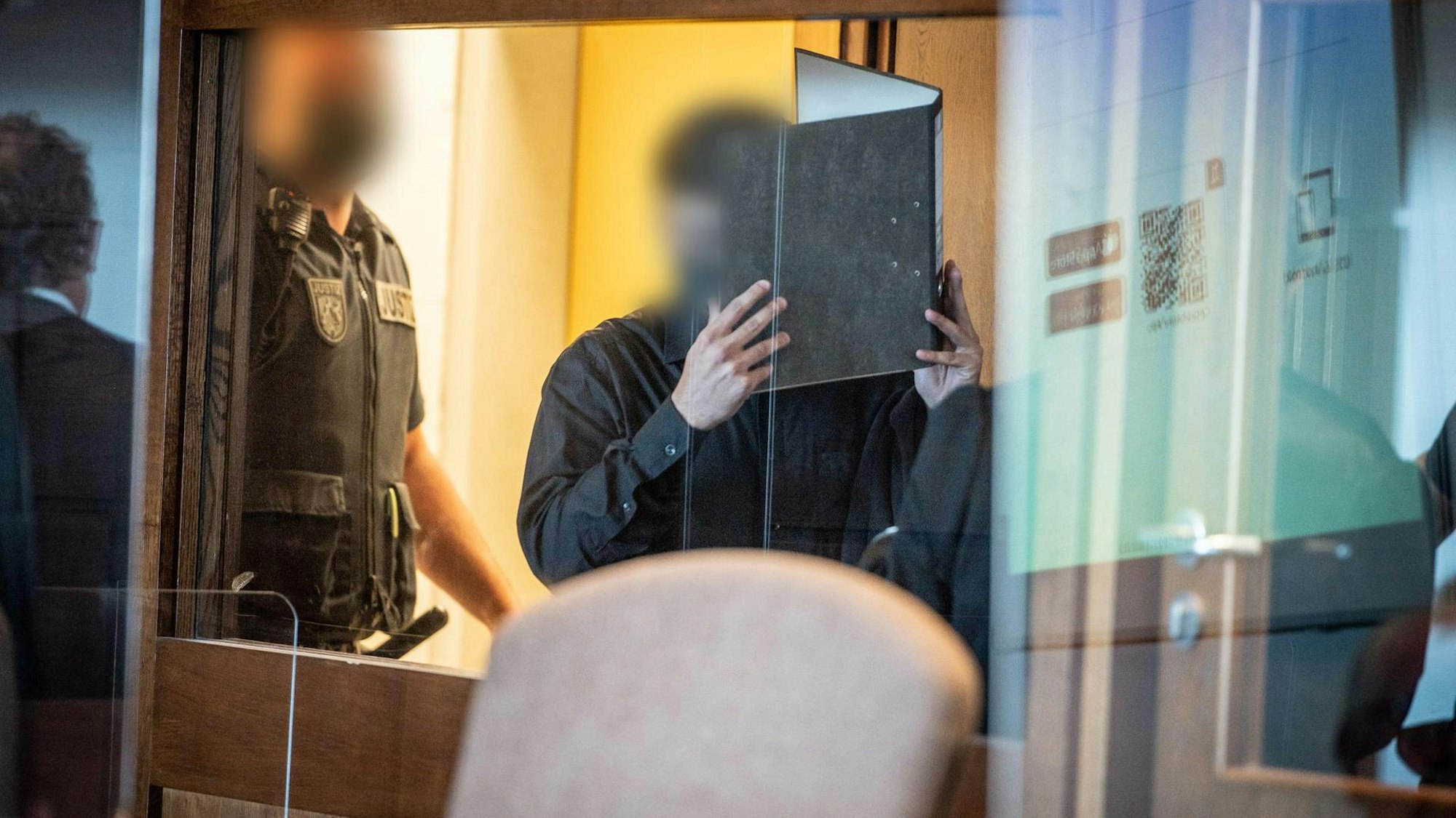 Der Täter Anil G. (25) kurz vor der Verkündung des Urteils im Kölner Landgericht.