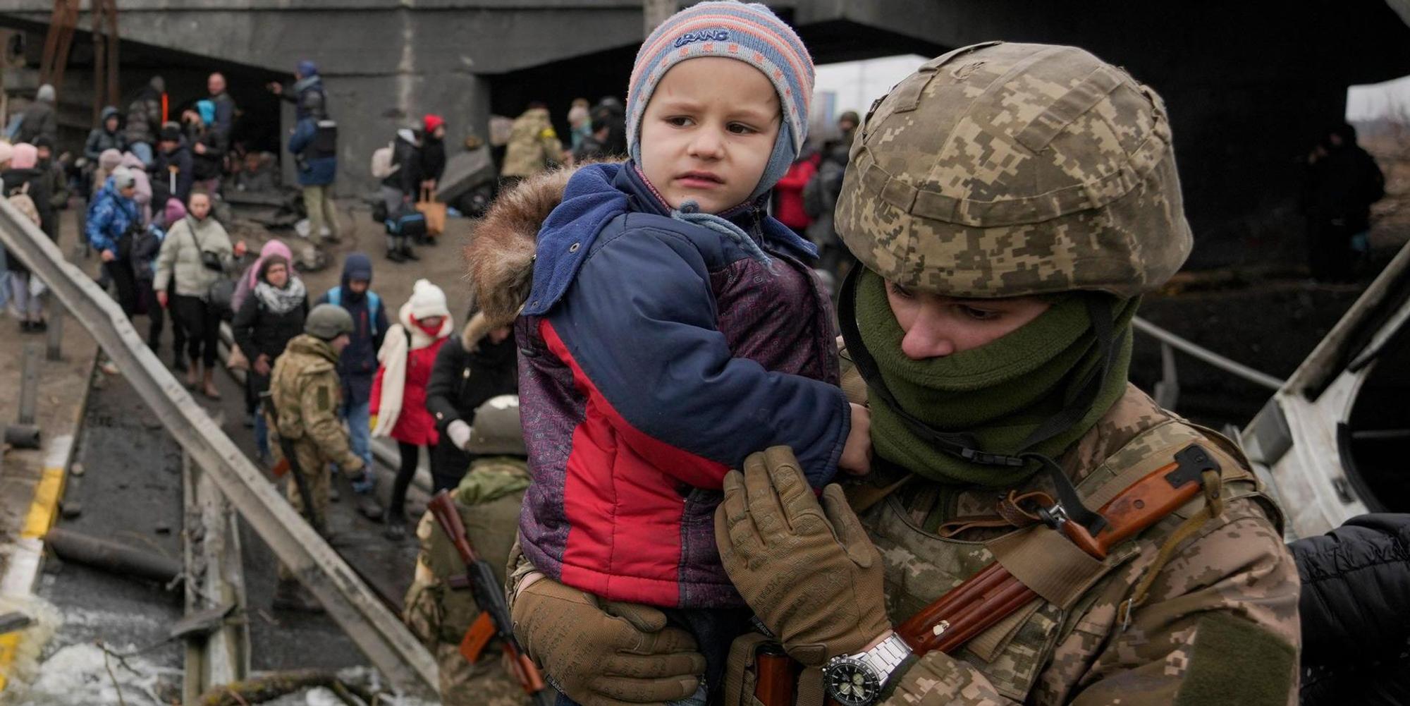 ukraine soldat mit kind 0804