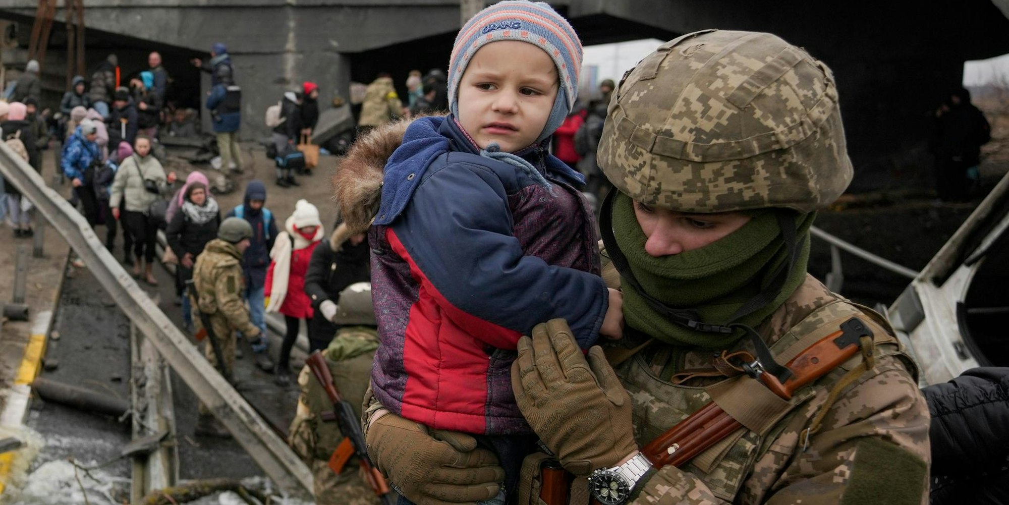 ukraine soldat mit kind 0804