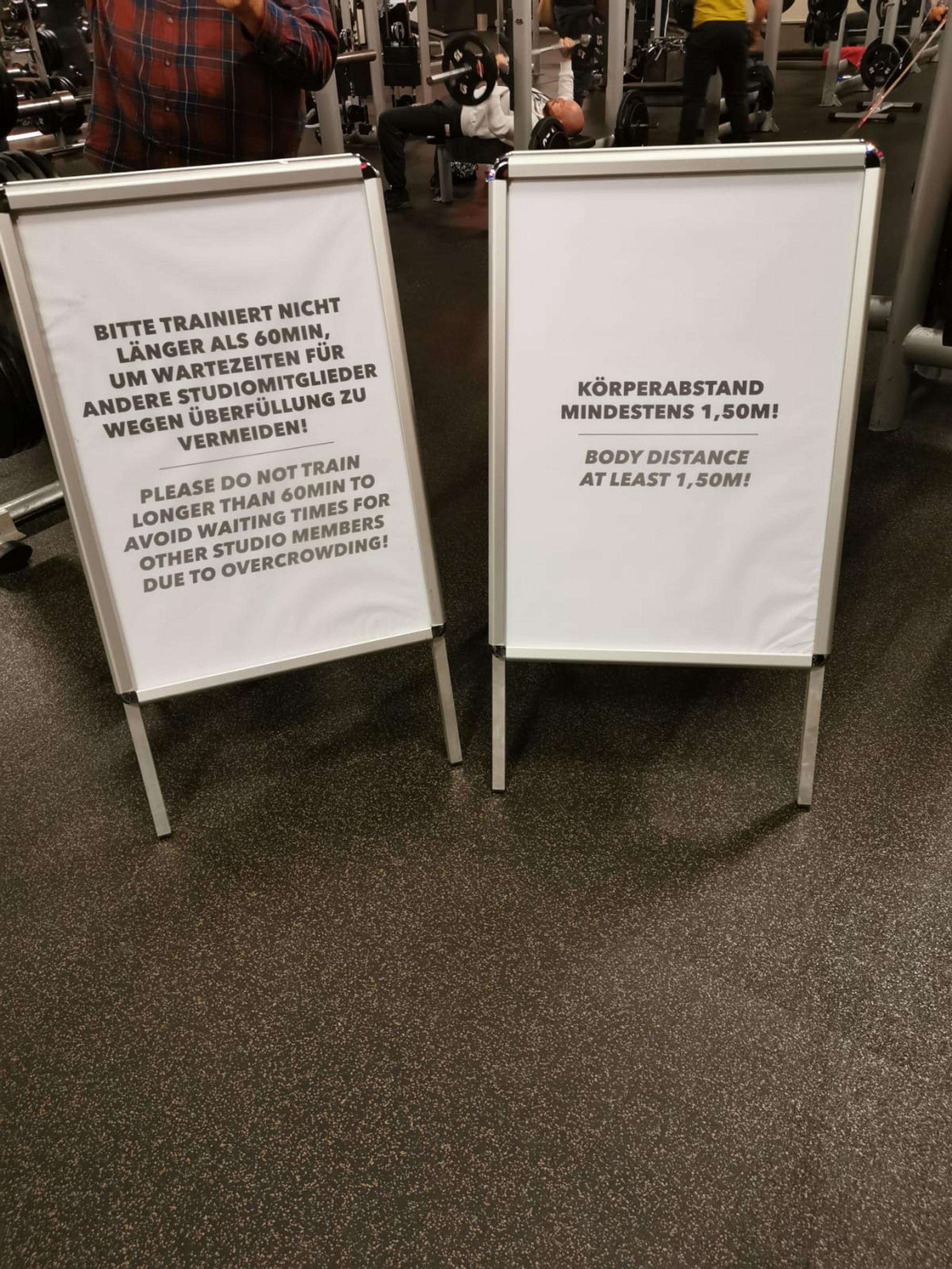 McFit_Schilder