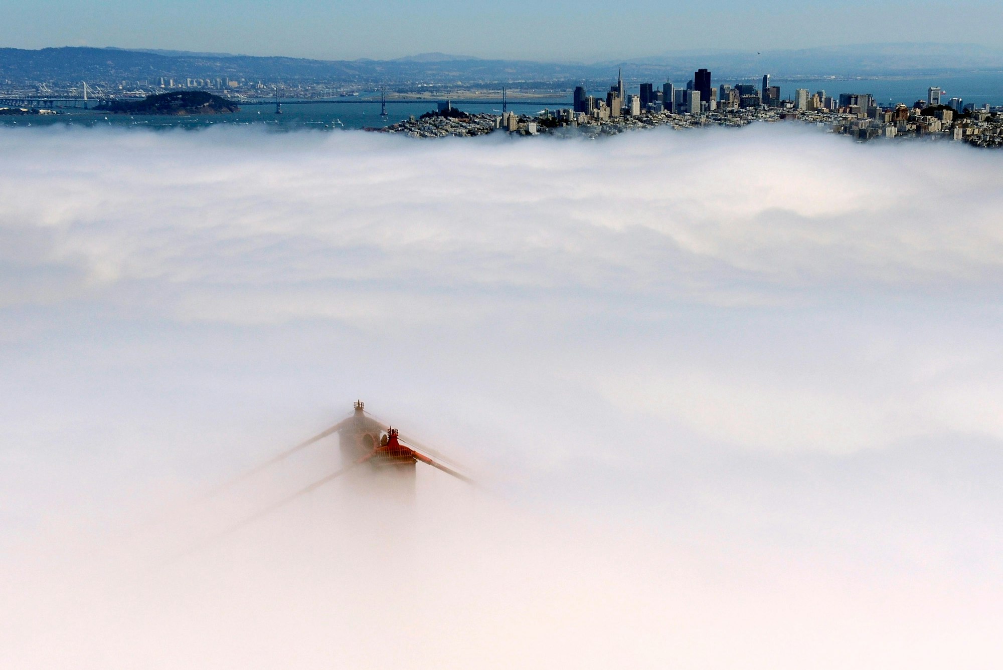 Golden_Gate_Bridge_illusion