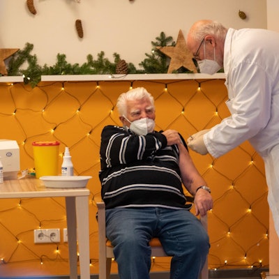 Impfung_Senioren_Weiser