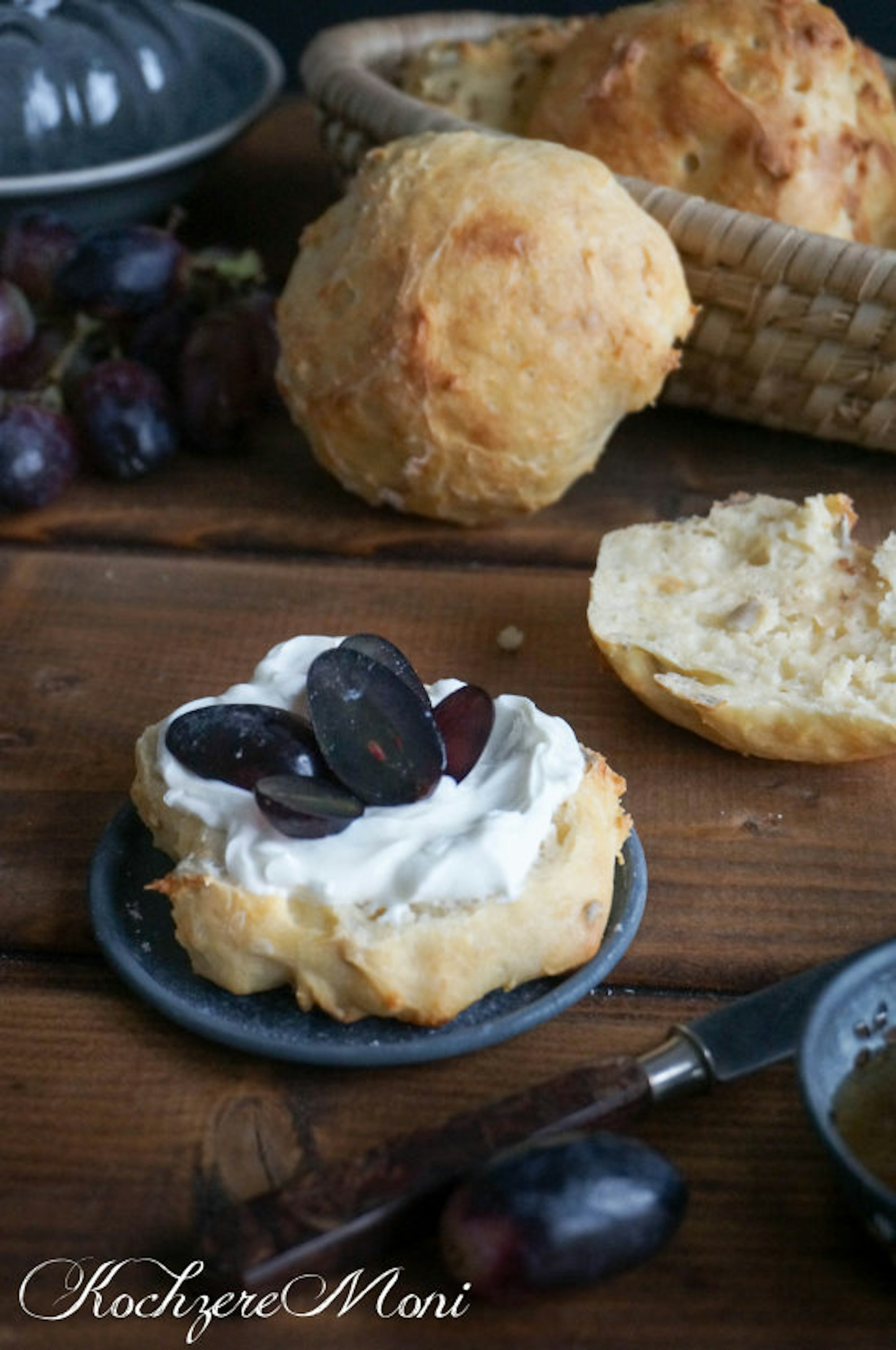 Sonntagsbrötchen Quarkbrötchen Trauben Quark III