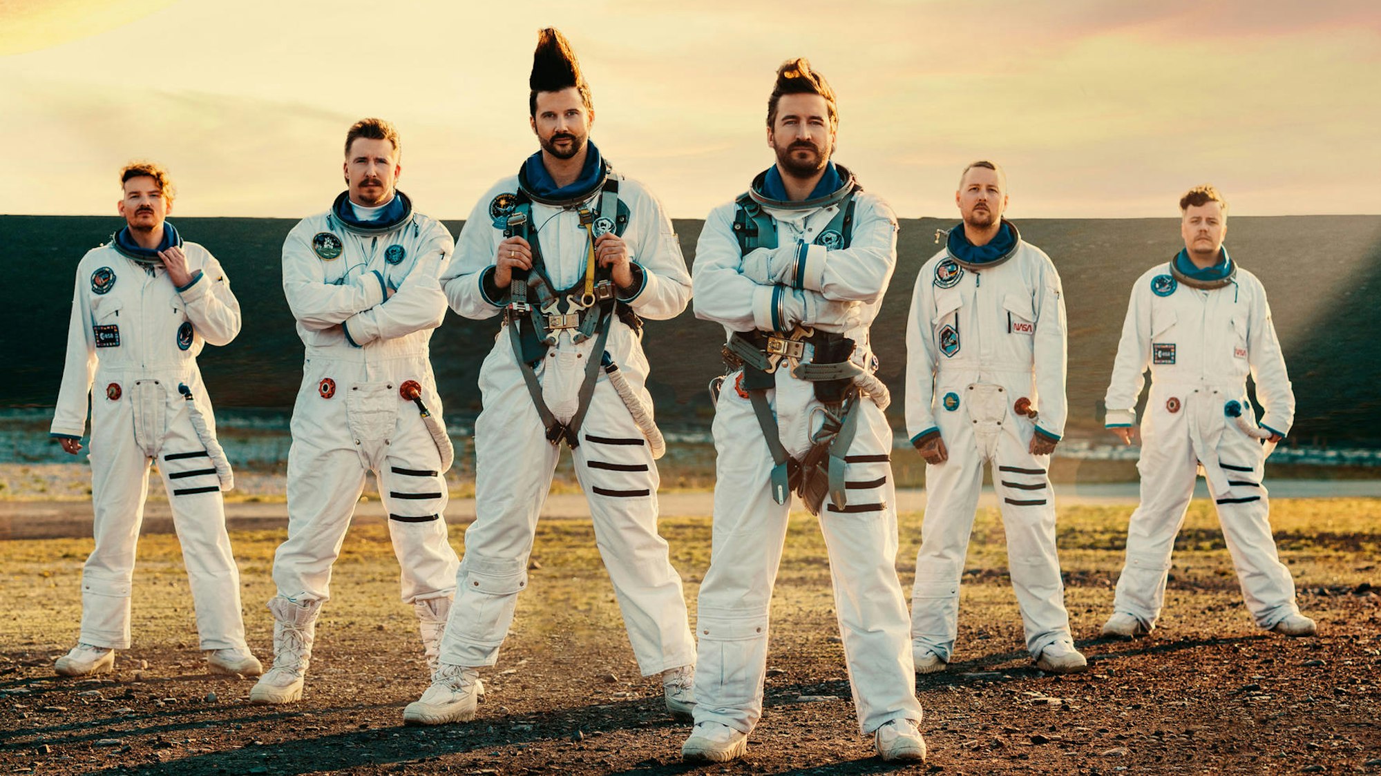 Electric Callboy in Raumanzügen.