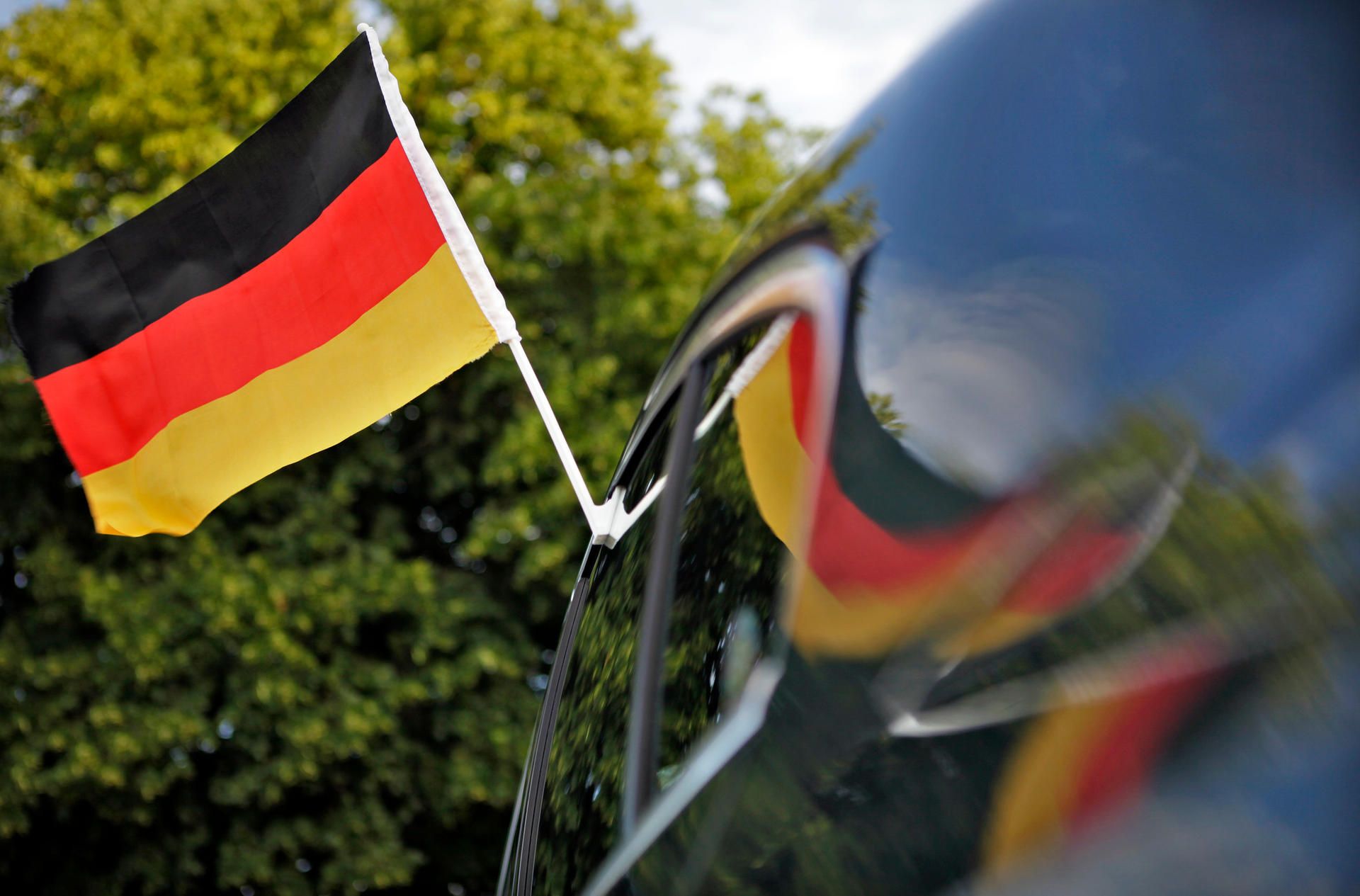 B_Deutschlandfähnchen Auto_190618