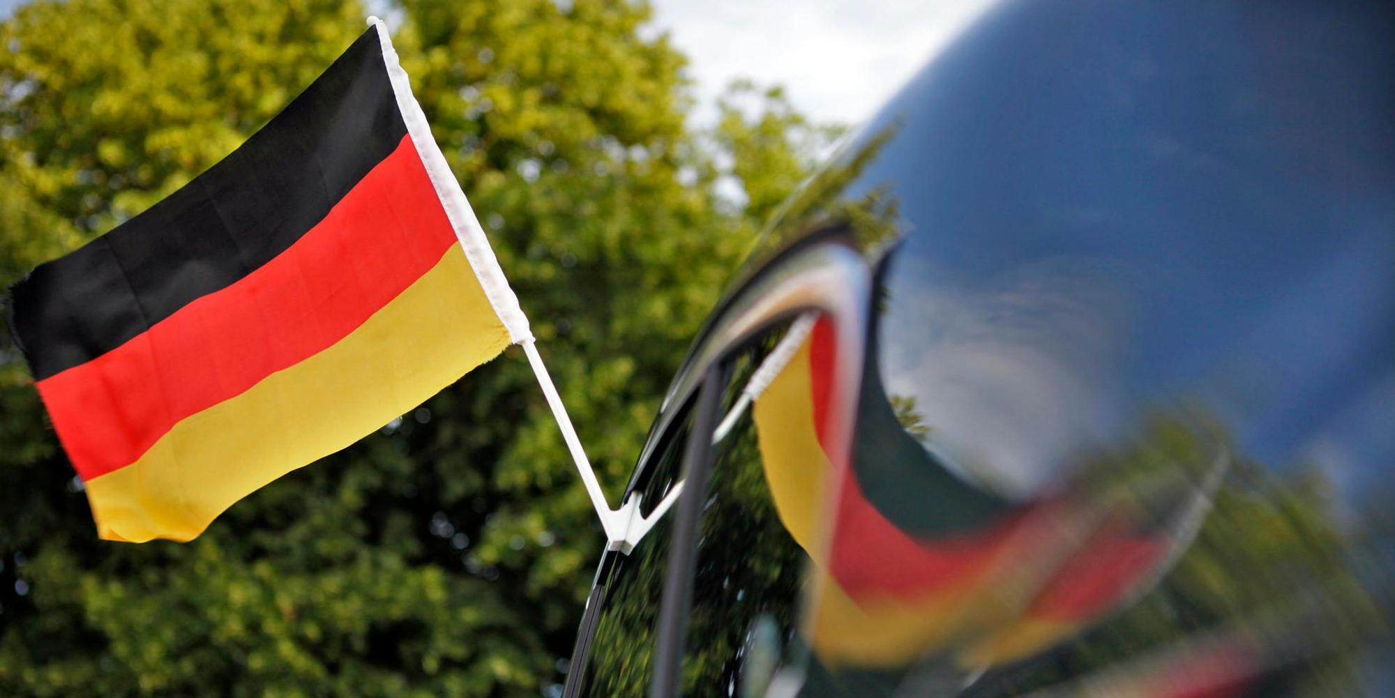 B_Deutschlandfähnchen Auto_190618