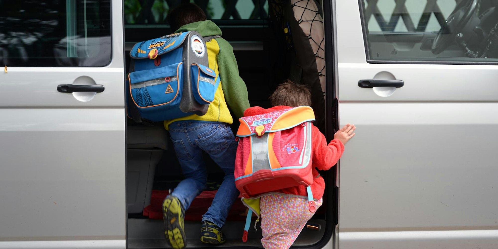 Elterntaxi Kinder Ranzen Auto