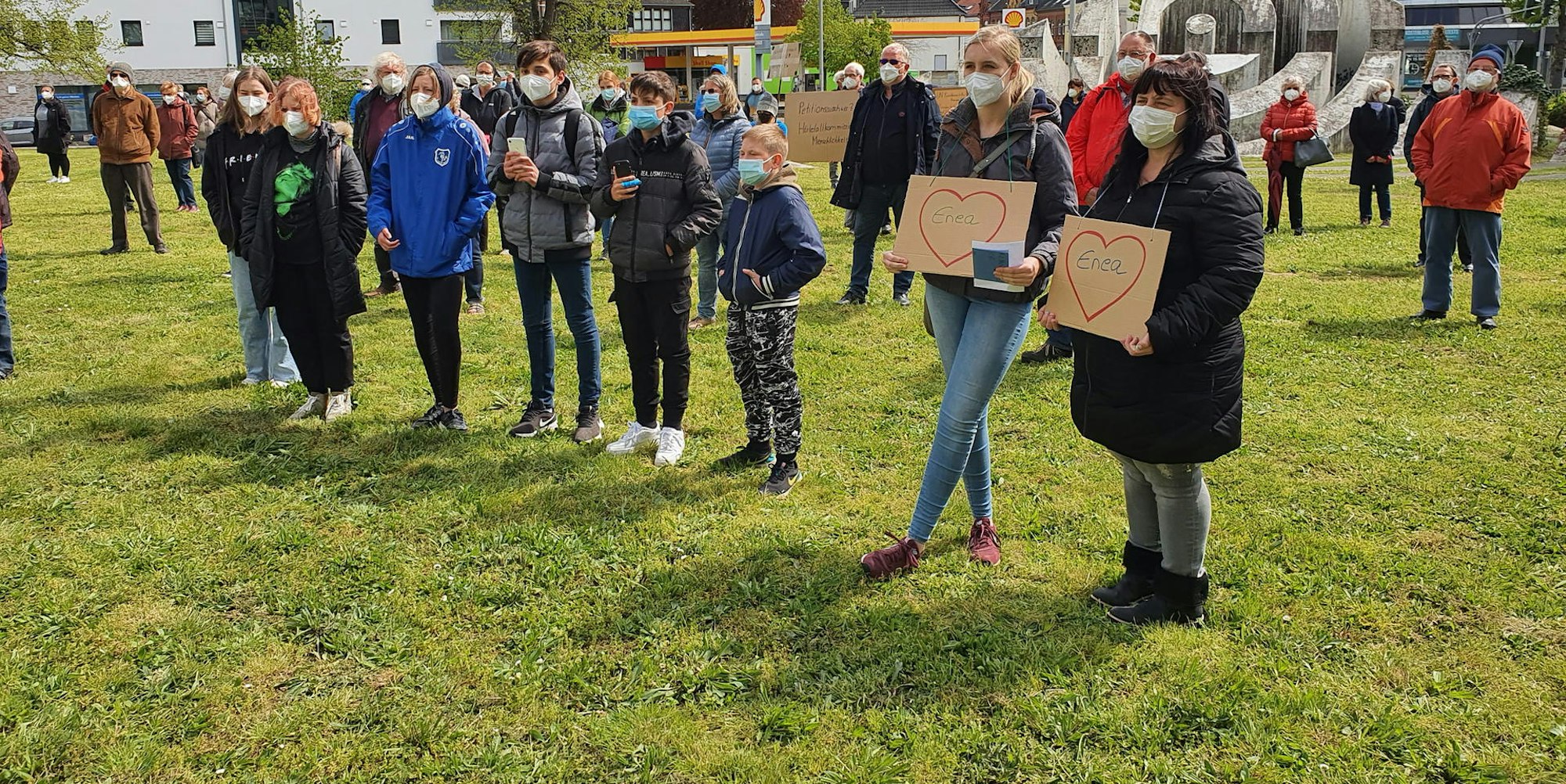 Demo_Kreishaus_albanische_Familie