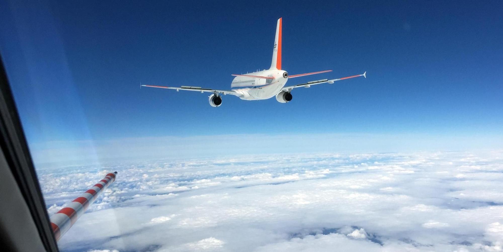 blick-aus-dem-cockpit-der-falcon-auf-den-a320-atra_20784