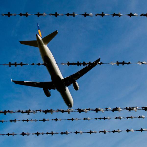 Flugzeug Abschiebung Symbolbild