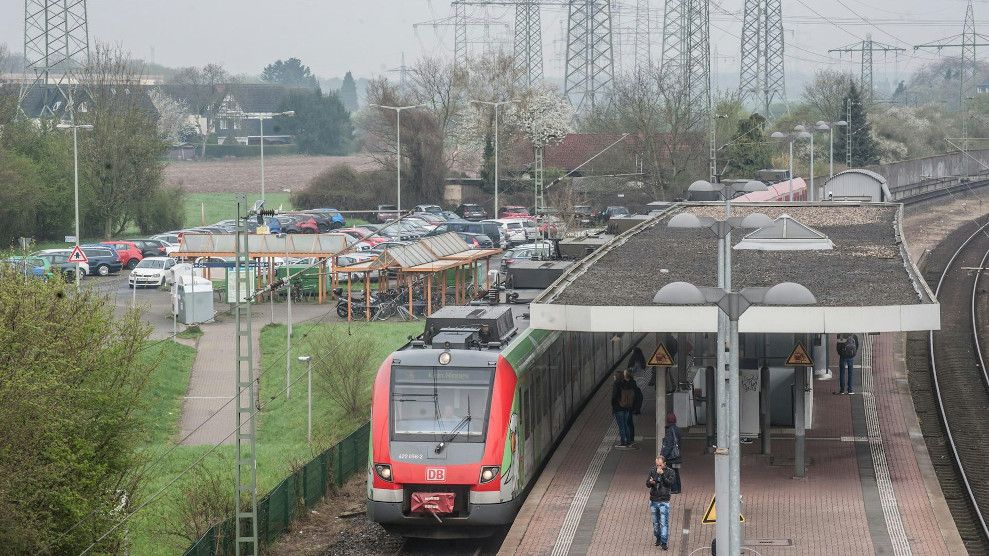 Am Bahnhof Rheindorf ist es am Montag zu einem Überfall gekommen