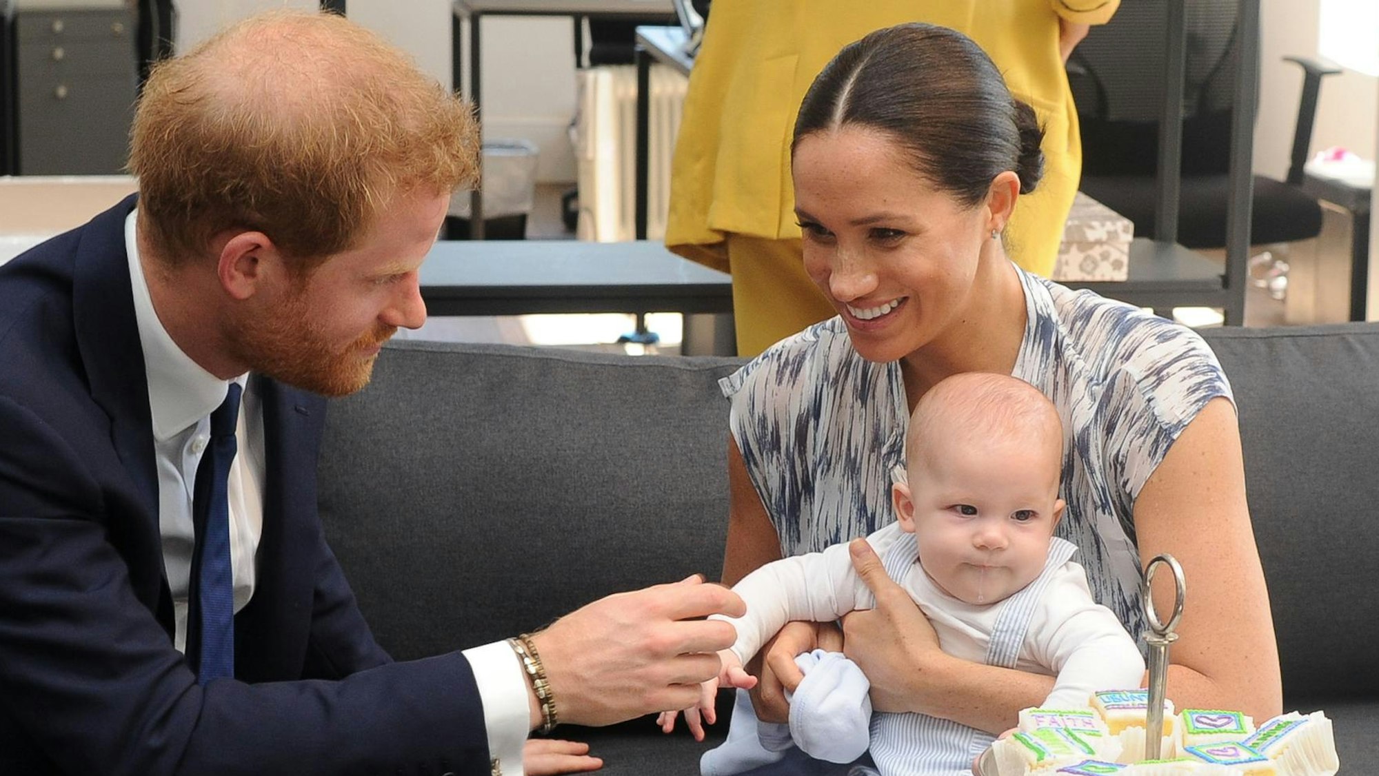 Prinz Harry und Herzogin Meghan freuen sich 2019 über ihren Kleinen Prinzen Archie.