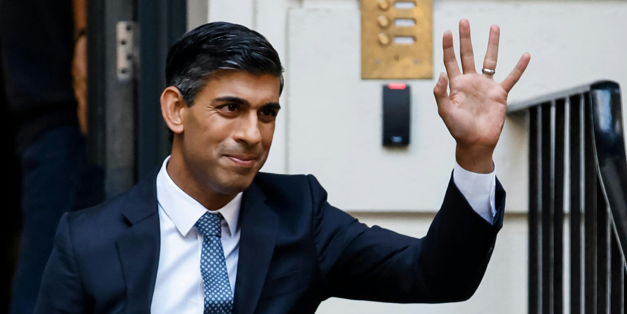 Rishi Sunak winken 241022