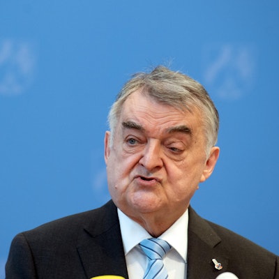 reul-pressekonferenz-dpa