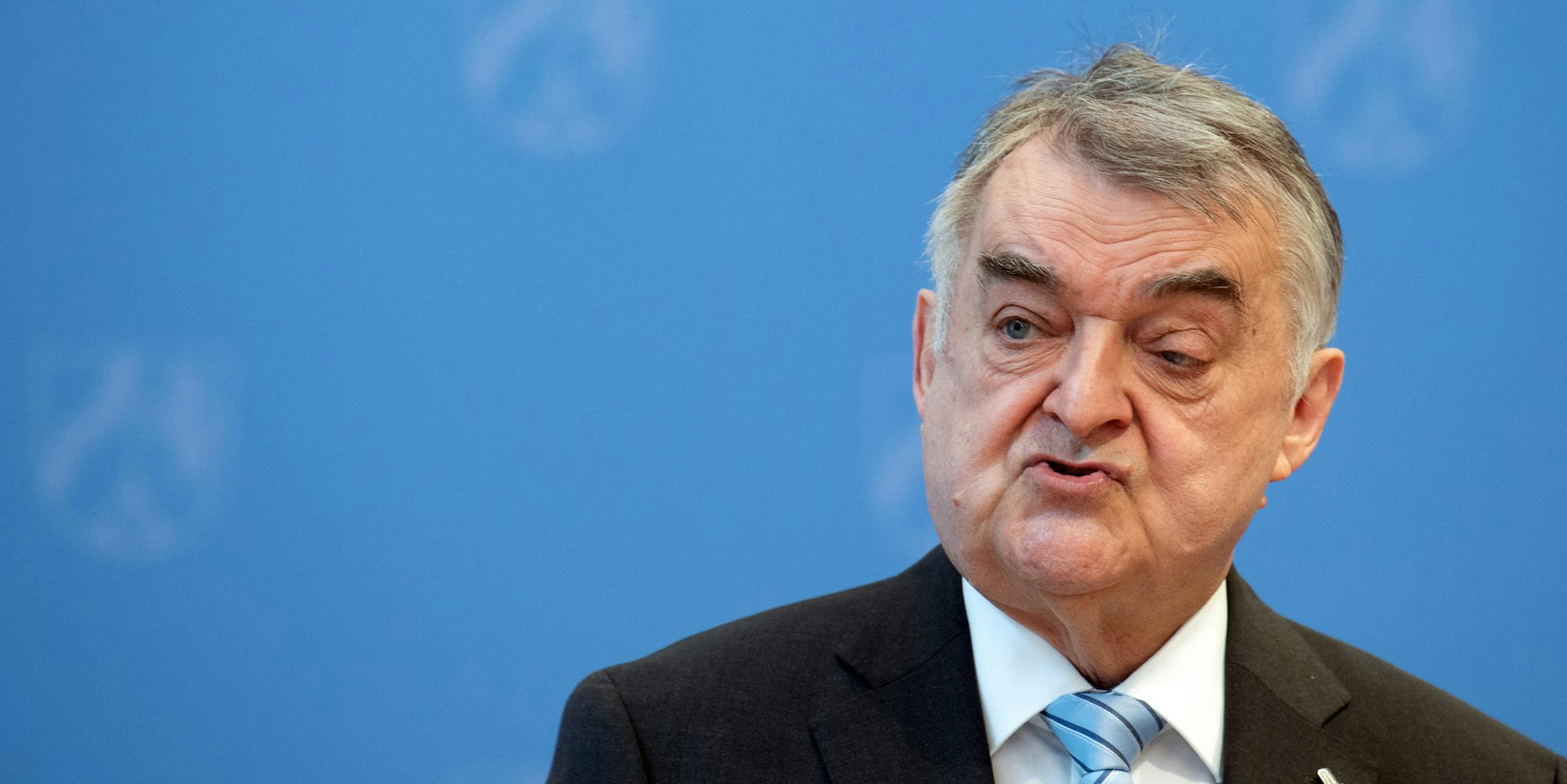 reul-pressekonferenz-dpa