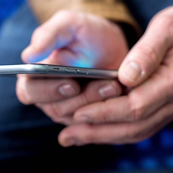 Smartphone Bahn dpa