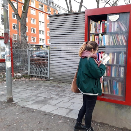 Bücherschrank in Köln am Rathenauplatz_Credit_Corinna Heyde