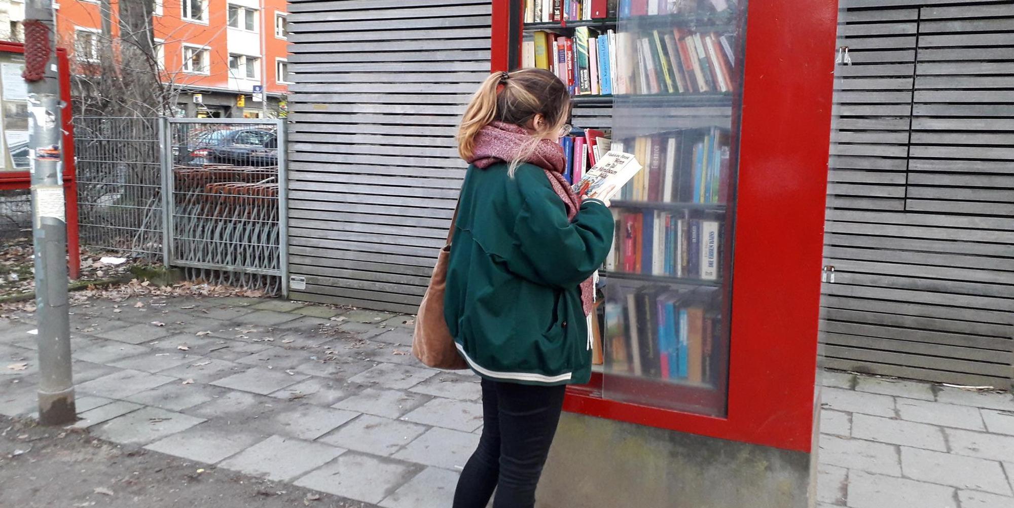 Bücherschrank in Köln am Rathenauplatz_Credit_Corinna Heyde