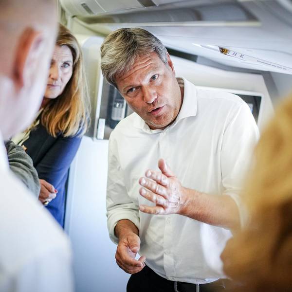 Habeck Flugzeug ohne Maske