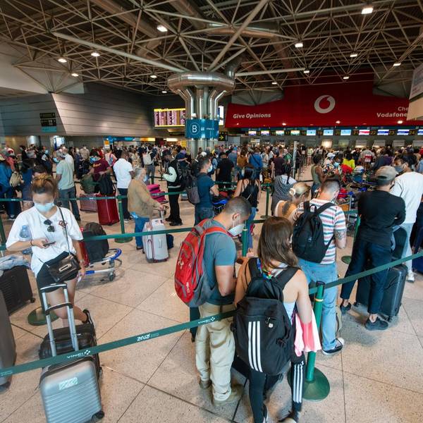 Voller Flughafen