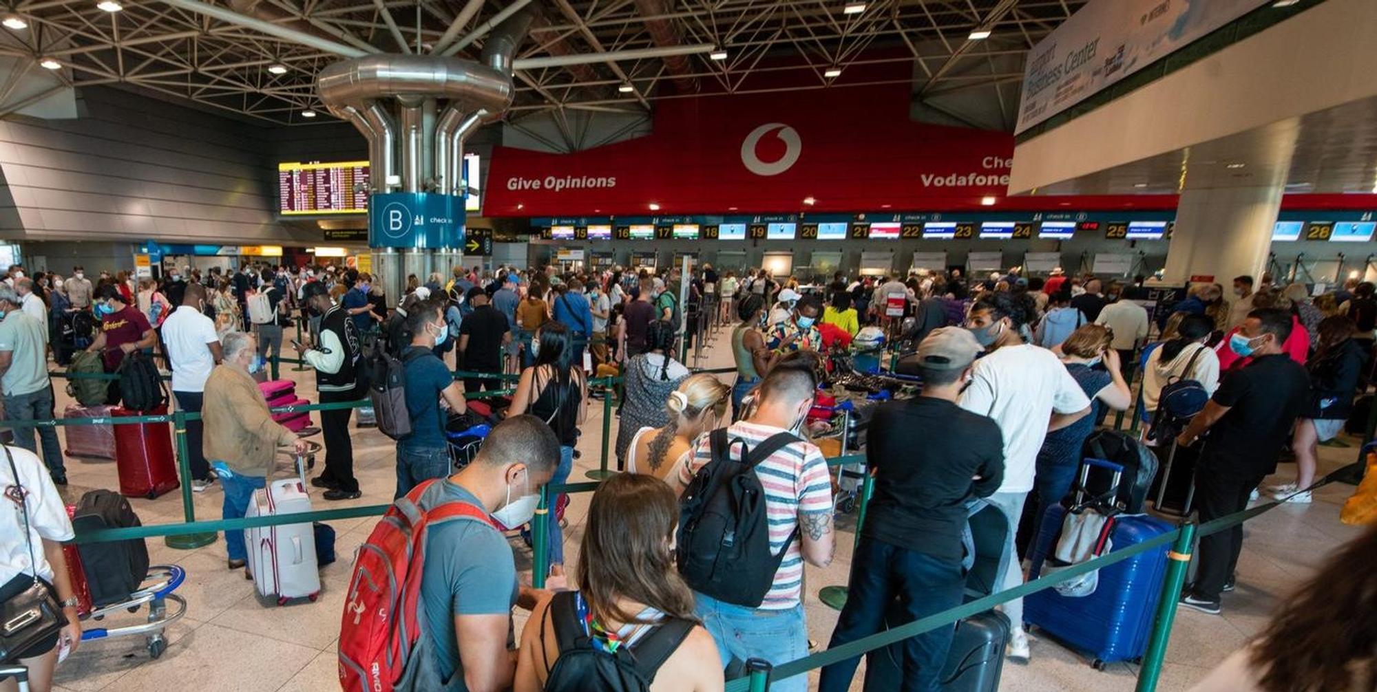 Voller Flughafen