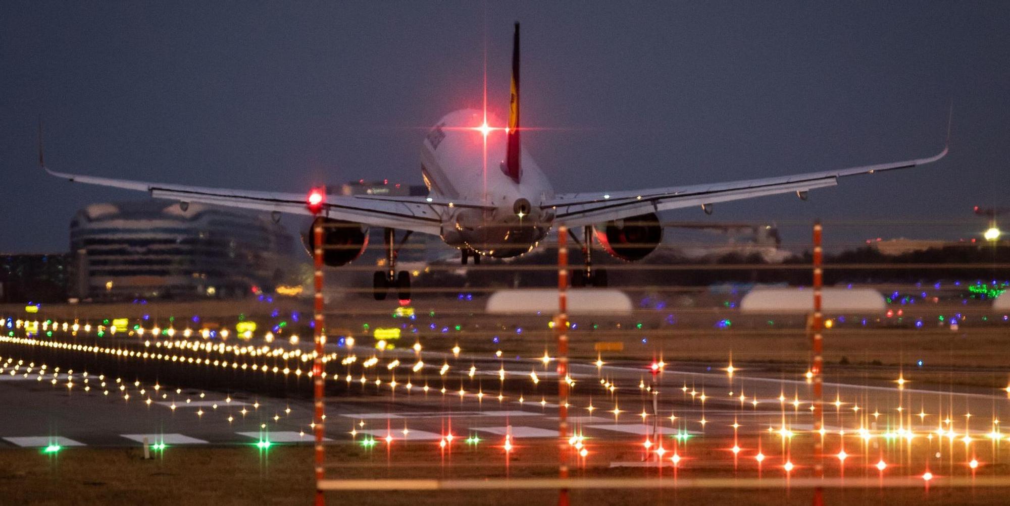 landung frankfurter flughafen symbolbild
