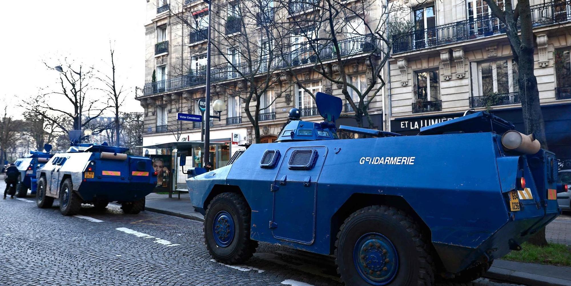 Pariser Polizei sichert Stadt