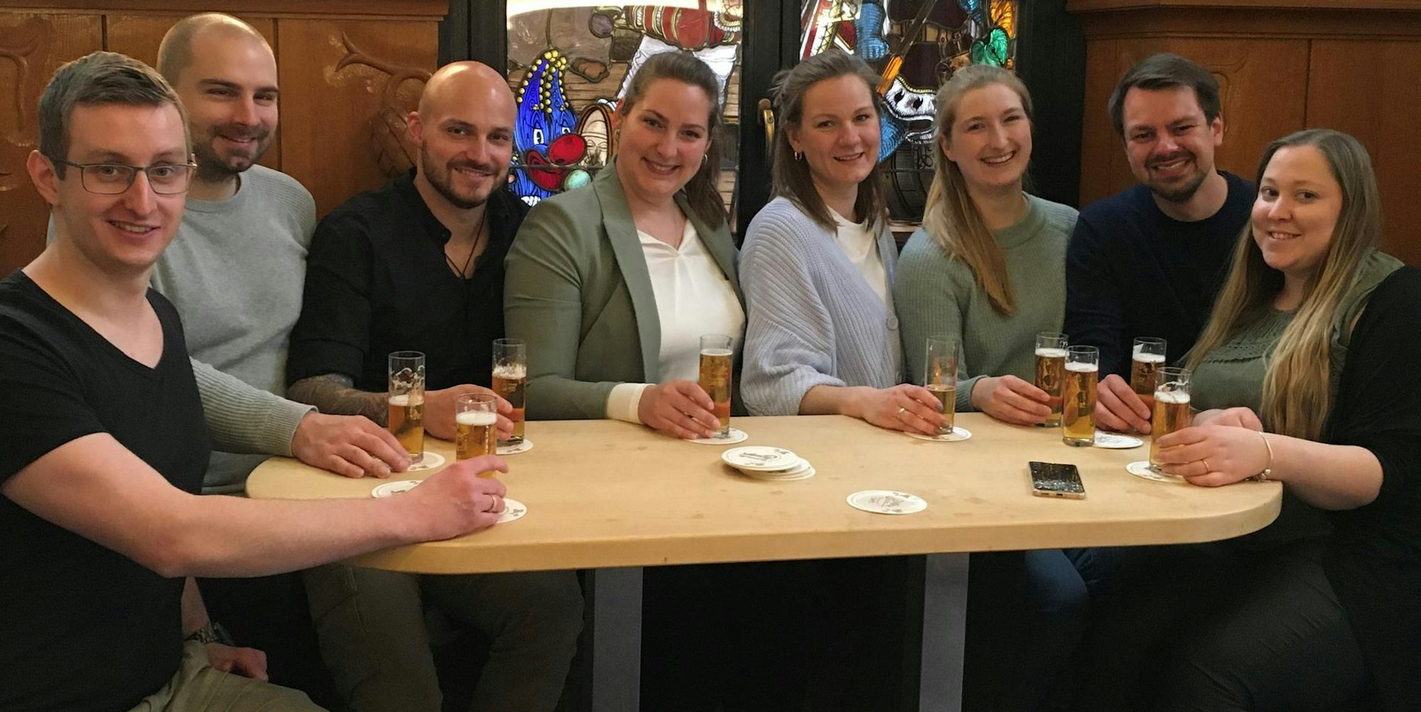 Kölschtrinker im Altstadt-Paeffg