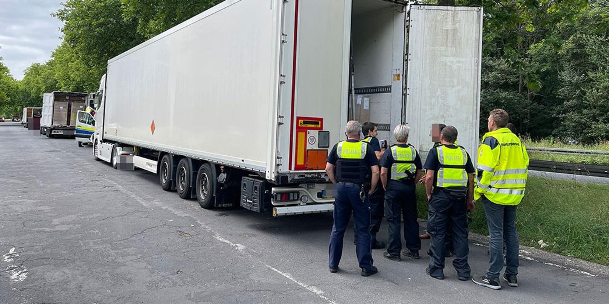 Polizei Lkw Sprengstoff
