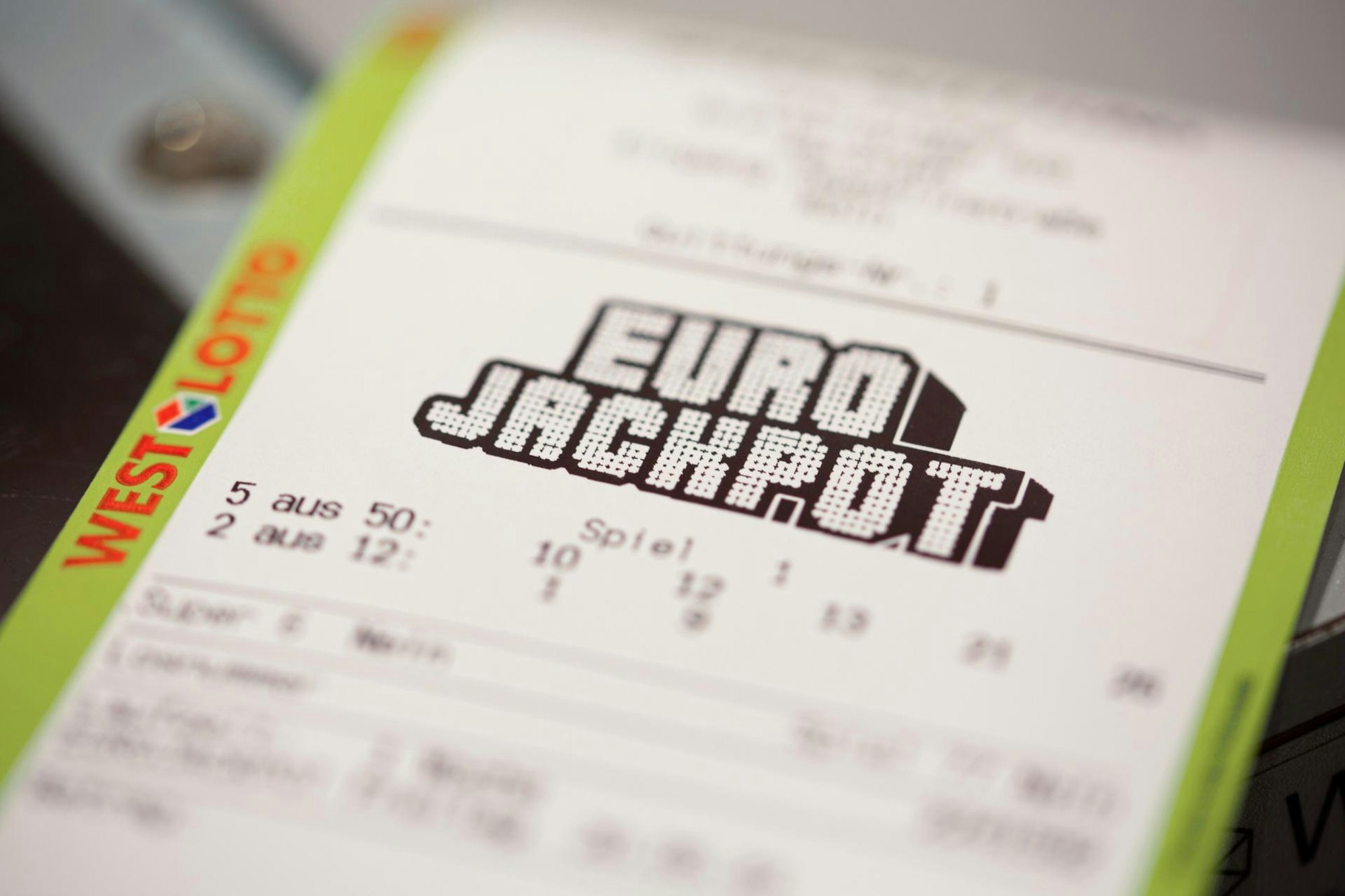 Ein Lottoschein mit der Aufschrift Euro Jackpot