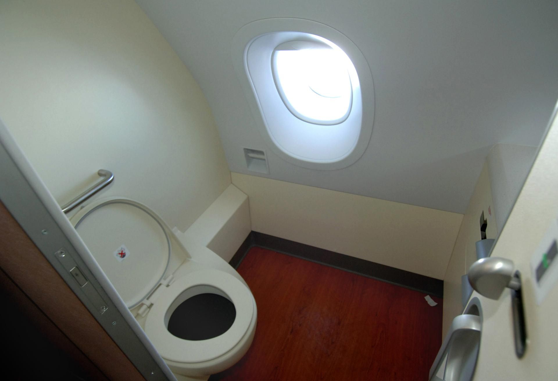 flugzeug toilette