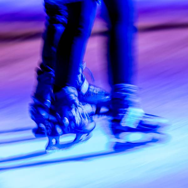Eislaufen mit Schlittschuhen bei Eisdisco