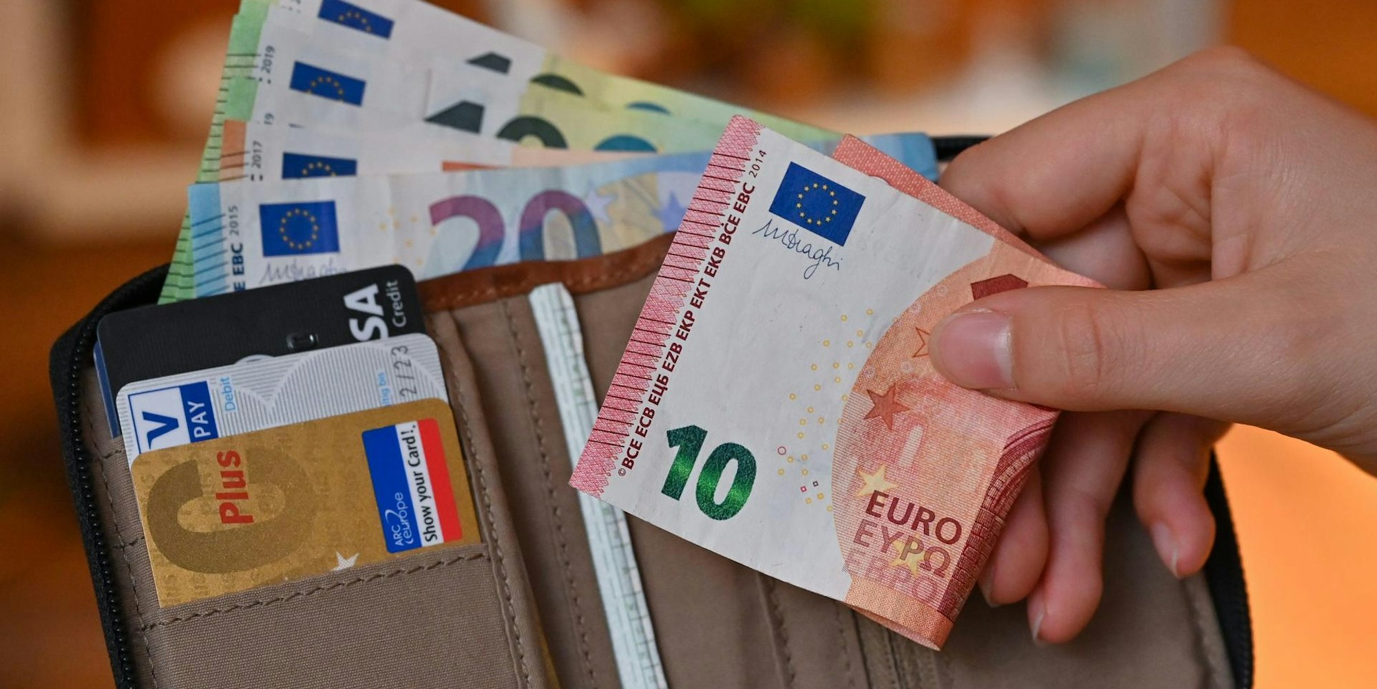 Symbolbild Geld Betrug