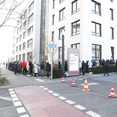 Warteschlange ZAB Schwaiger