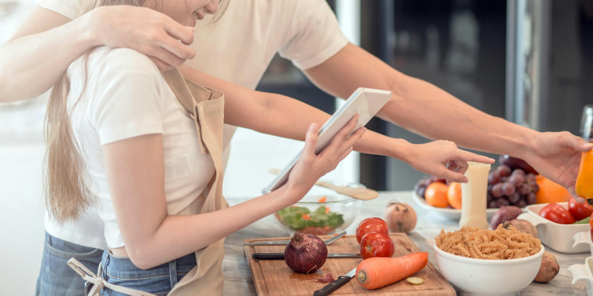 Frau Tochter Ernährung Essen Getty Images