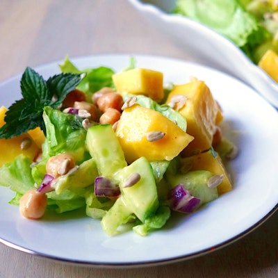 rezept der woche sommerlicher mango kichererbsen salat dpa