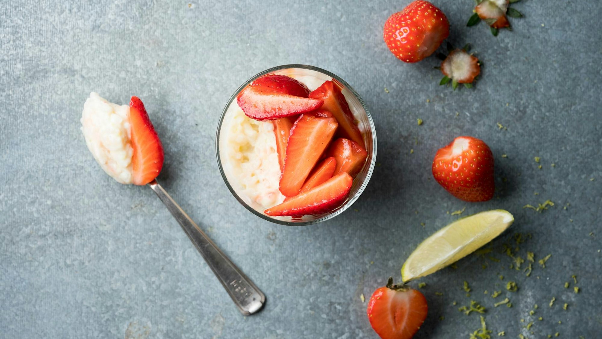 milchreis mit erdbeeren