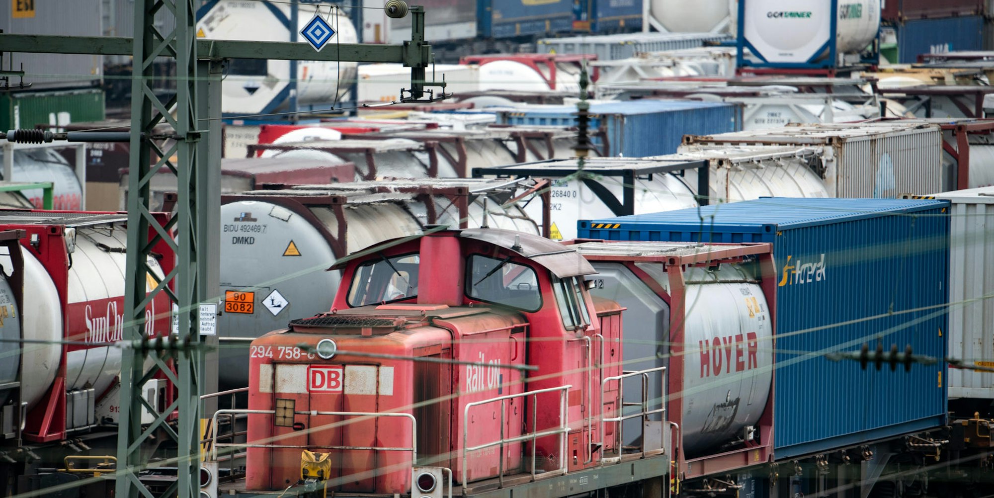 Güterwaggons dpa