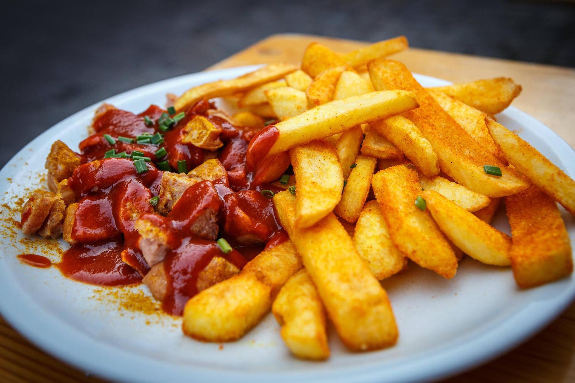 Surrywurst Pommes imago Rüdiger Wölk