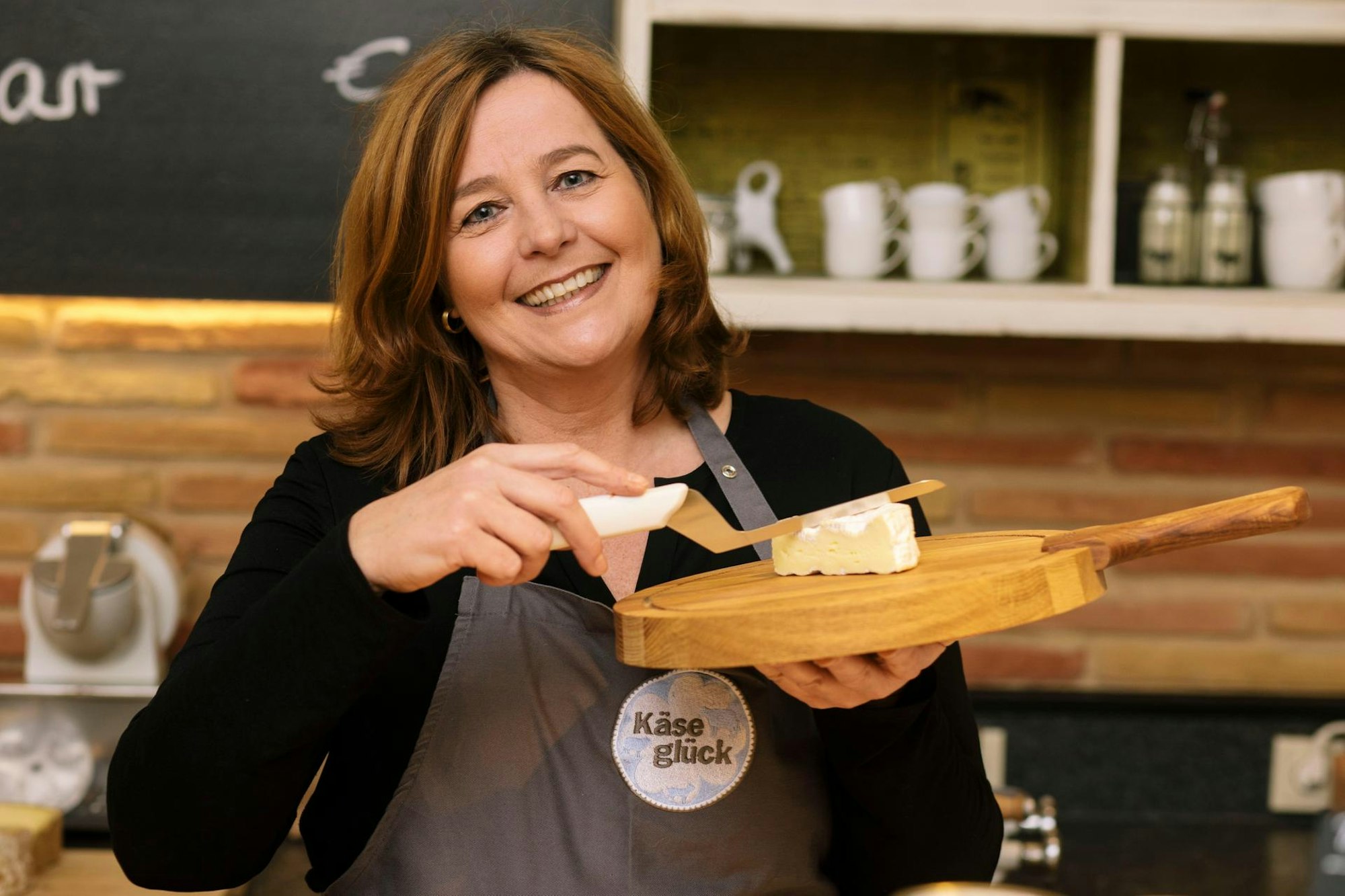 frau mit käse