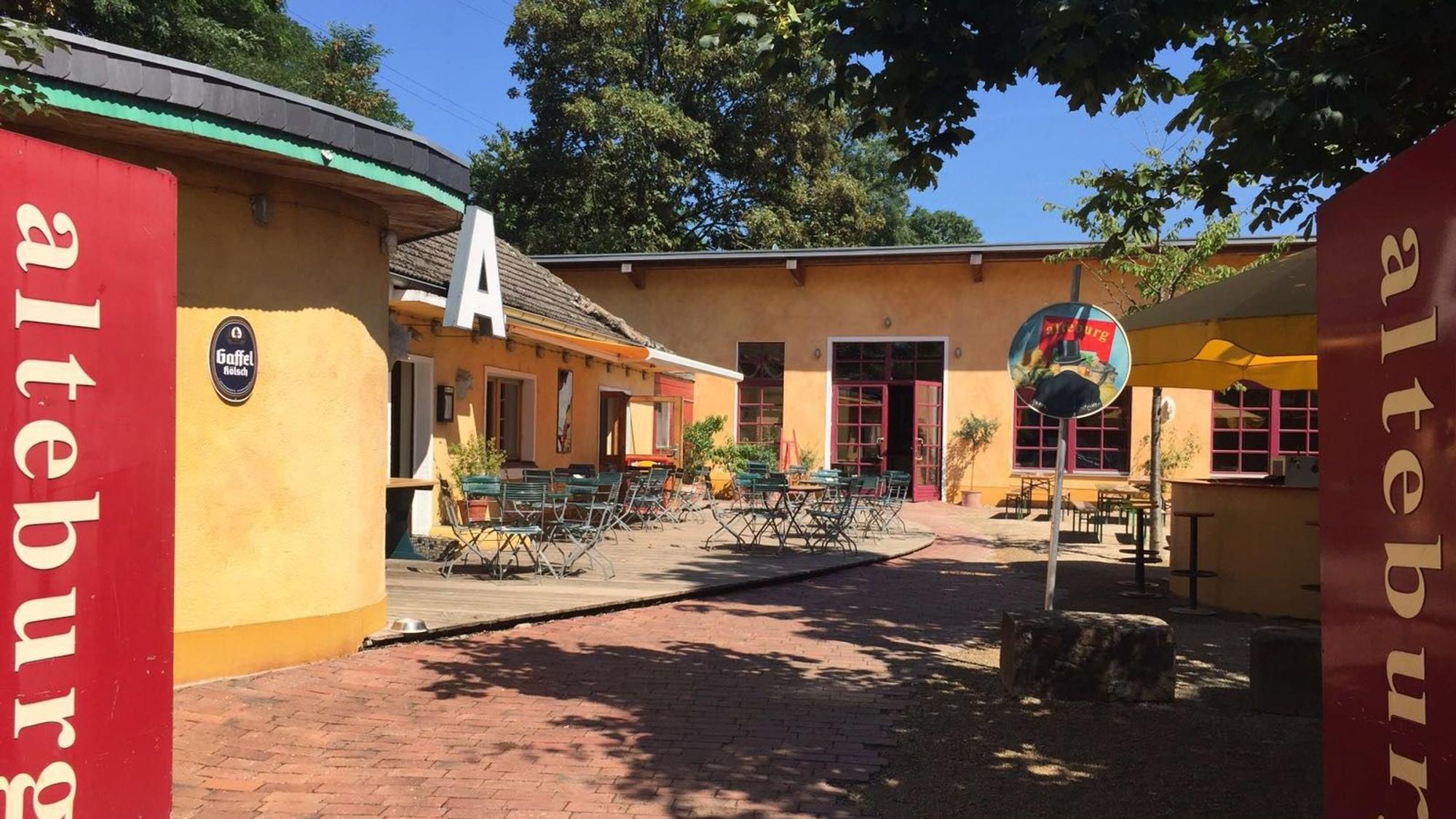 Der Biergarten Alteburg in der Kölner Südstadt.