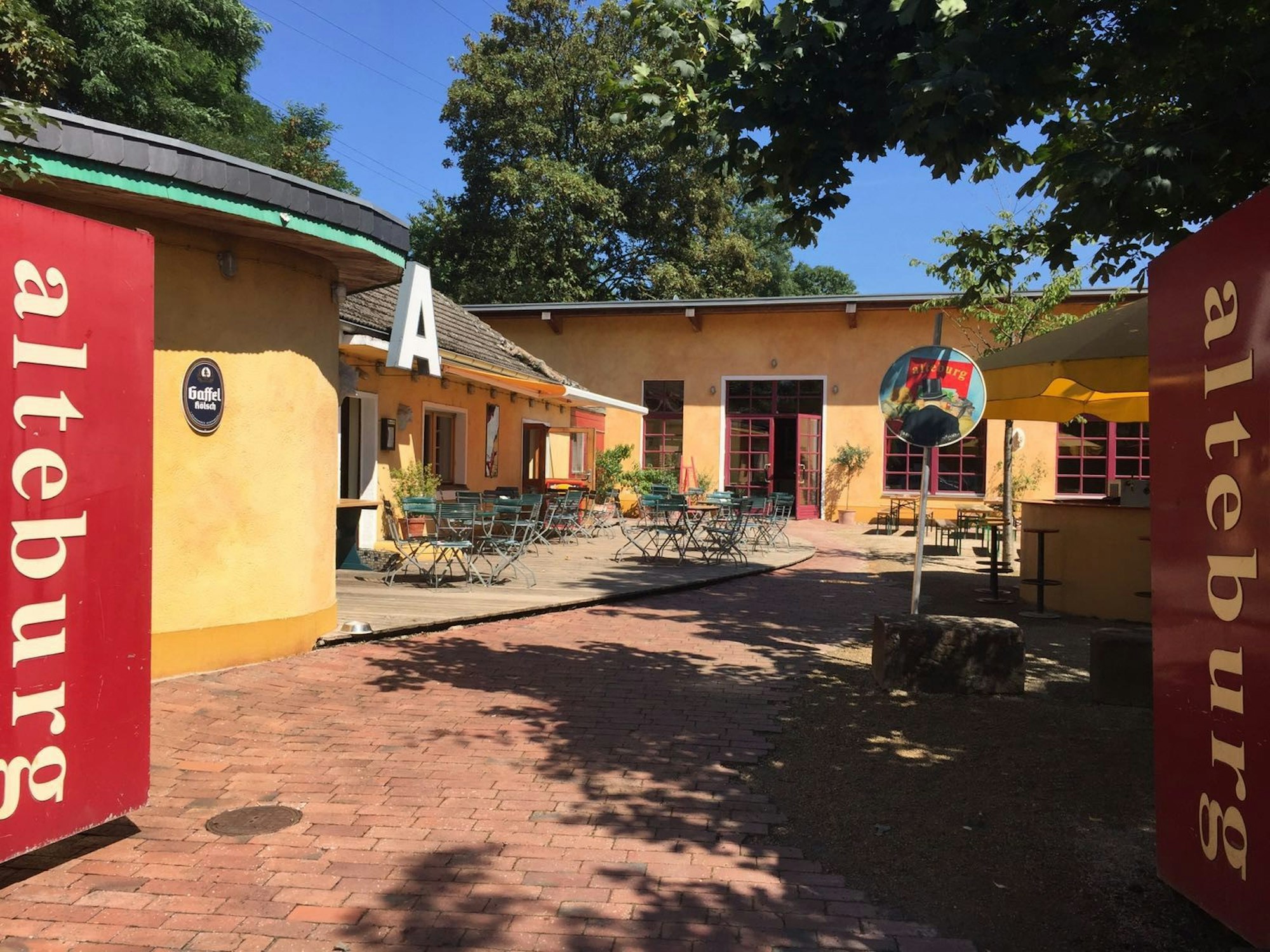 Alteburg Biergarten Köln bei Sonnenschein_Credit_Marina Golfinopoulou