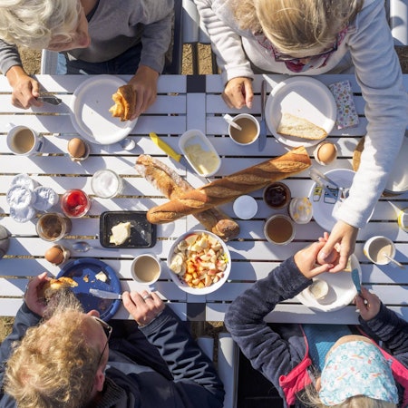 Frühstückstisch_oben_imago